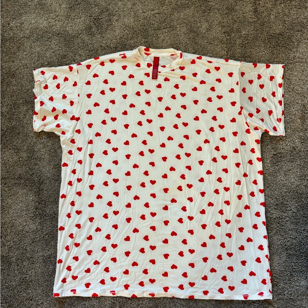 SKIMS White and Red Heart Print Sleep Shirt